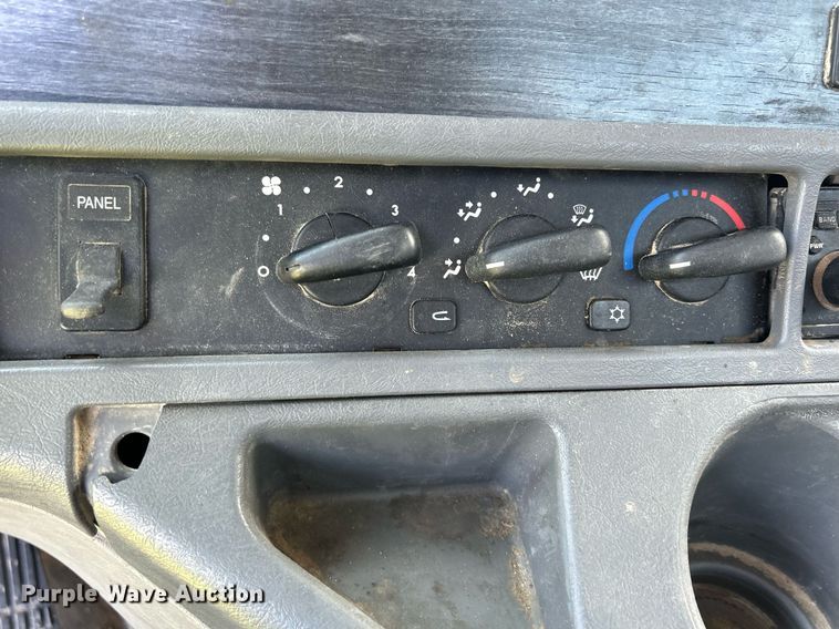 image for item DQ0844 2006 Freightliner Columbia  semi truck