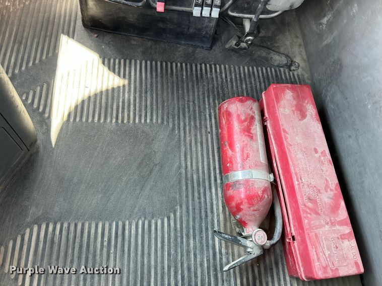 image for item DQ0844 2006 Freightliner Columbia  semi truck