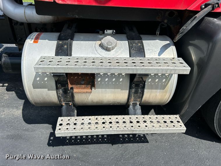 image for item DQ0844 2006 Freightliner Columbia  semi truck