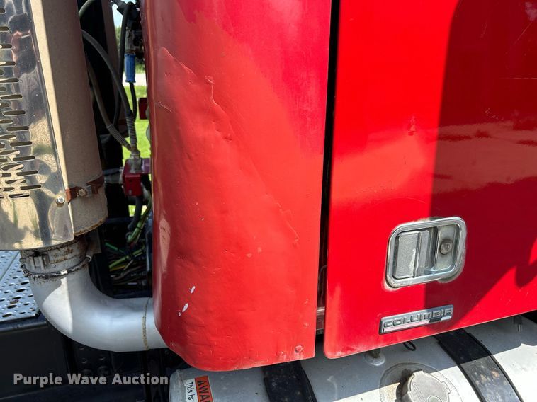 image for item DQ0844 2006 Freightliner Columbia  semi truck