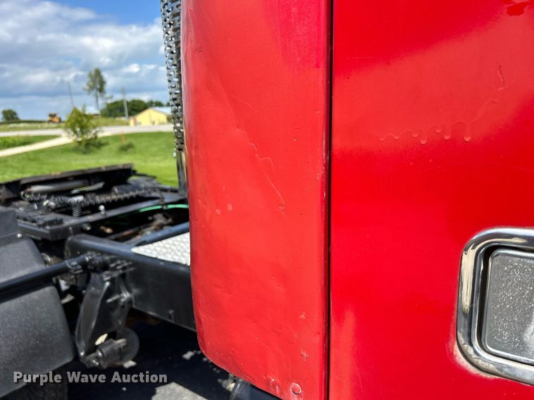 image for item DQ0844 2006 Freightliner Columbia  semi truck