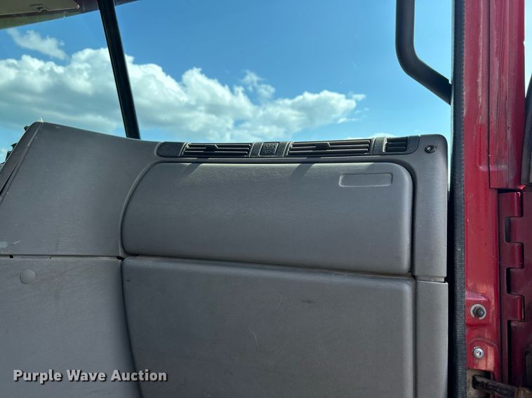 image for item DQ0844 2006 Freightliner Columbia  semi truck