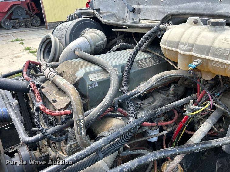 image for item DQ0844 2006 Freightliner Columbia  semi truck