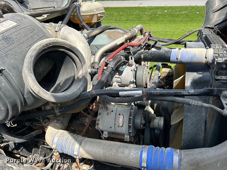 image for item DQ0844 2006 Freightliner Columbia  semi truck