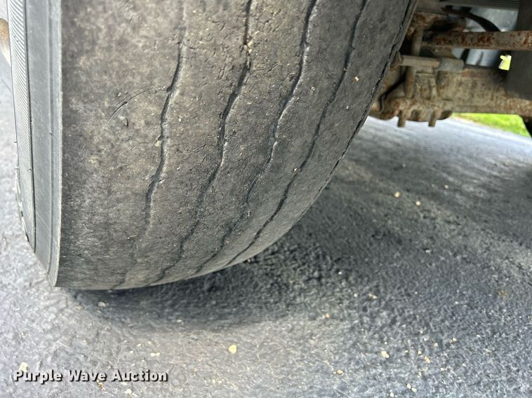 image for item DQ0844 2006 Freightliner Columbia  semi truck