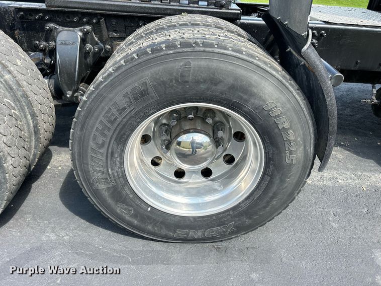 image for item DQ0844 2006 Freightliner Columbia  semi truck