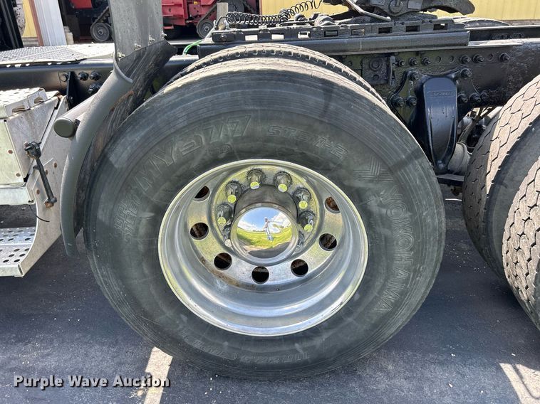 image for item DQ0844 2006 Freightliner Columbia  semi truck