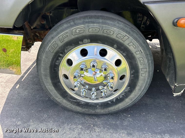 image for item DQ0844 2006 Freightliner Columbia  semi truck