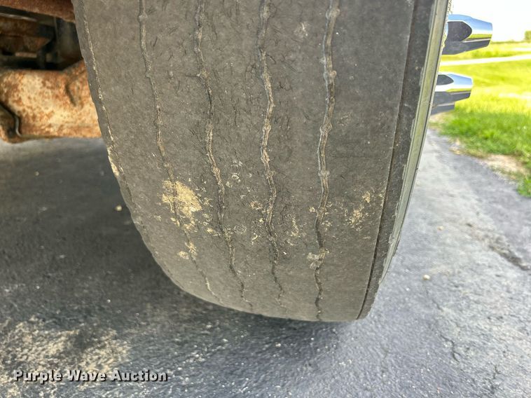 image for item DQ0844 2006 Freightliner Columbia  semi truck