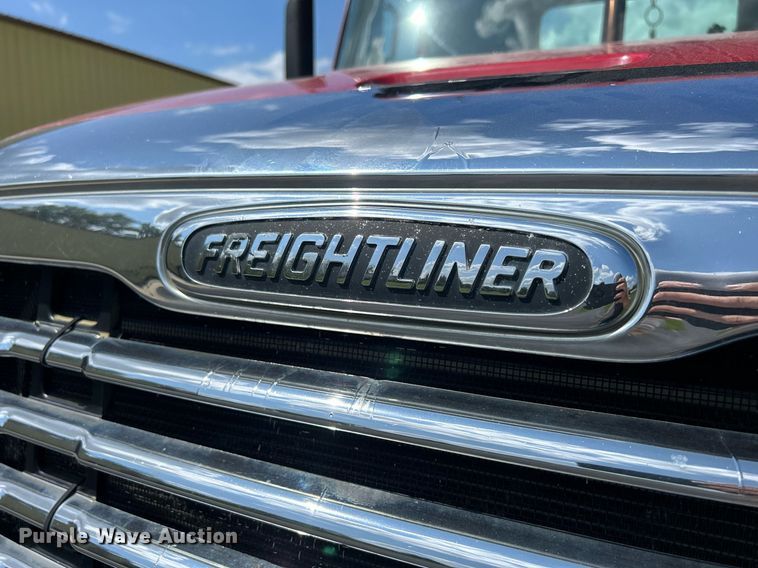 image for item DQ0844 2006 Freightliner Columbia  semi truck