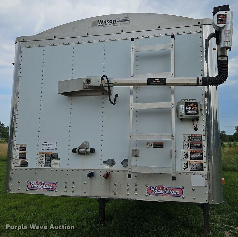 image for item DQ1808 2010 Wilson Trailers DWH-500  grain trailer