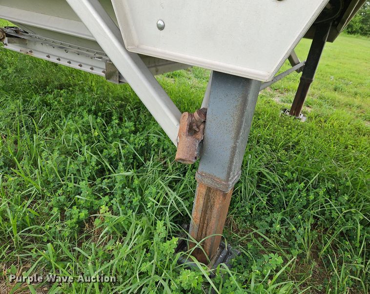 image for item DQ1808 2010 Wilson Trailers DWH-500  grain trailer