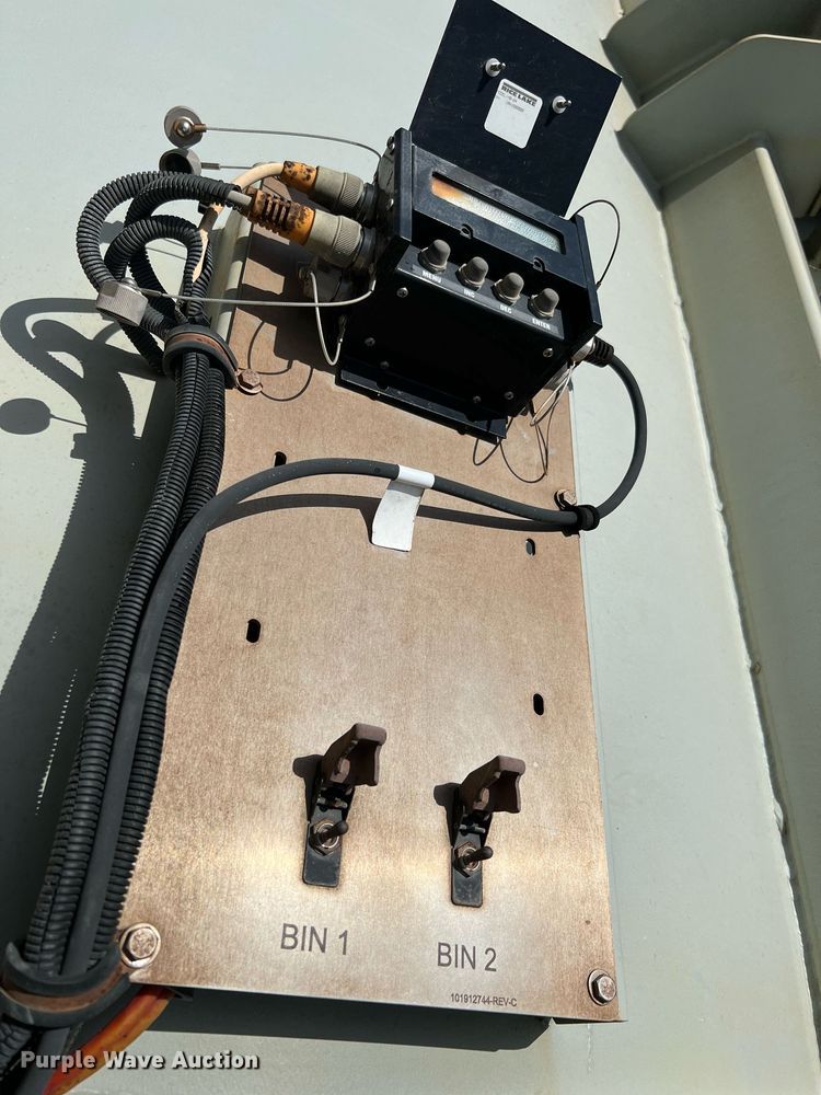 image for item DQ2125 2013 Mertz 101893543  sand silo trailer