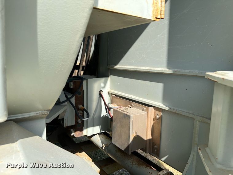 image for item DQ2125 2013 Mertz 101893543  sand silo trailer