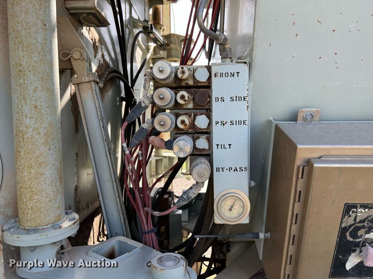 image for item DQ2125 2013 Mertz 101893543  sand silo trailer