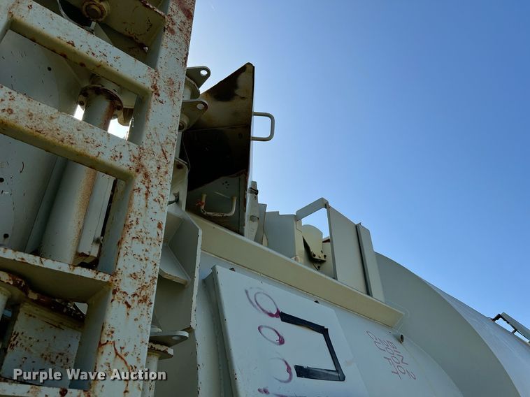 image for item DQ2125 2013 Mertz 101893543  sand silo trailer