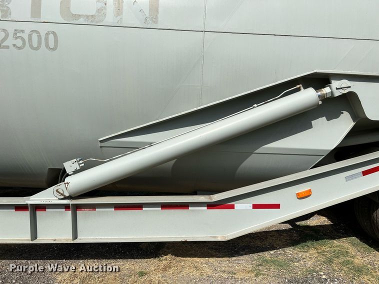 image for item DQ2125 2013 Mertz 101893543  sand silo trailer