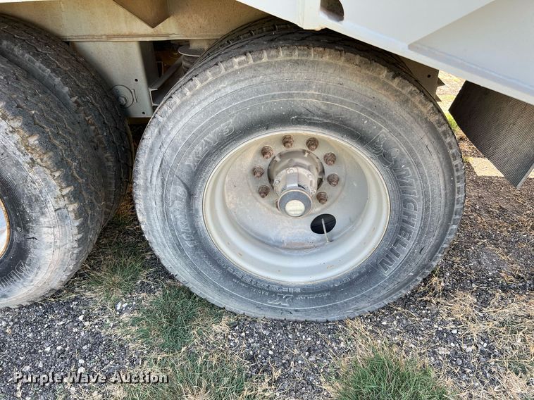 image for item DQ2125 2013 Mertz 101893543  sand silo trailer