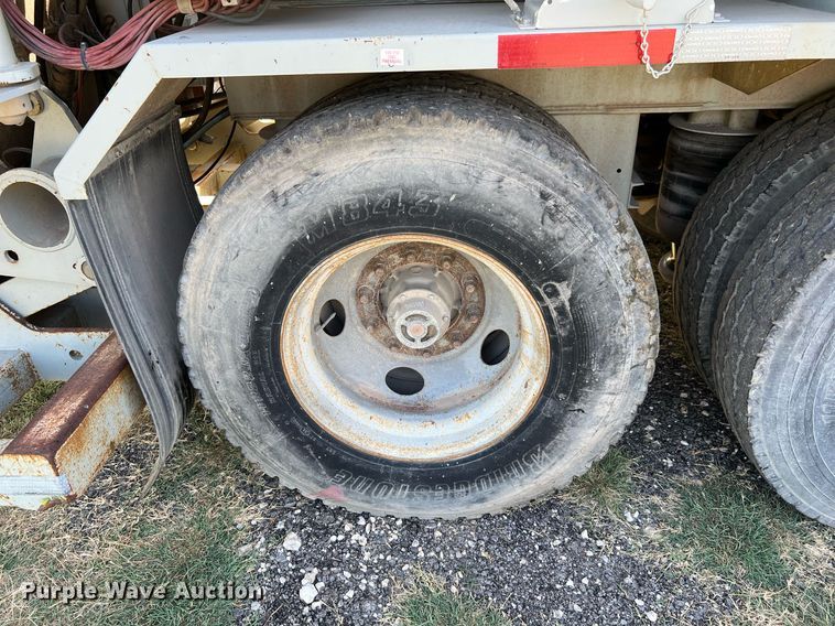 image for item DQ2125 2013 Mertz 101893543  sand silo trailer