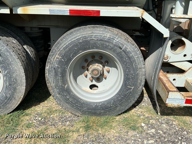 image for item DQ2125 2013 Mertz 101893543  sand silo trailer