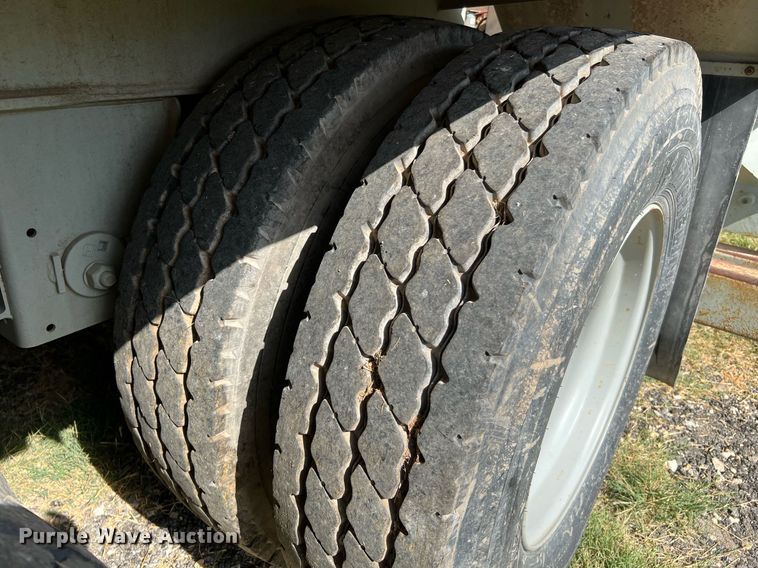 image for item DQ2125 2013 Mertz 101893543  sand silo trailer