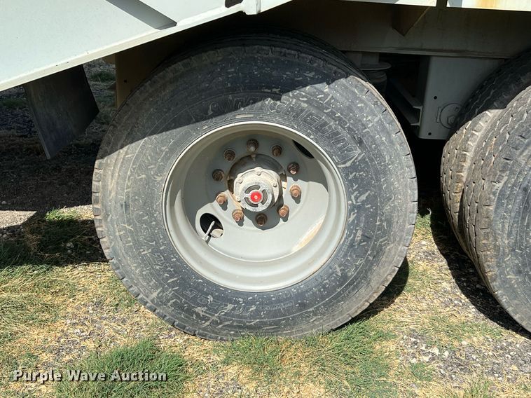 image for item DQ2125 2013 Mertz 101893543  sand silo trailer