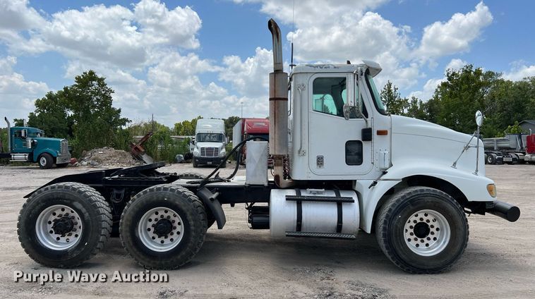 image for item DQ2130 2000 International 9100i  semi truck