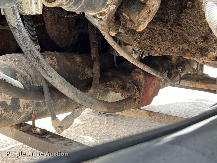 image for item DQ2130 2000 International 9100i  semi truck