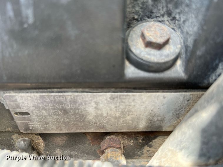 image for item DQ2130 2000 International 9100i  semi truck