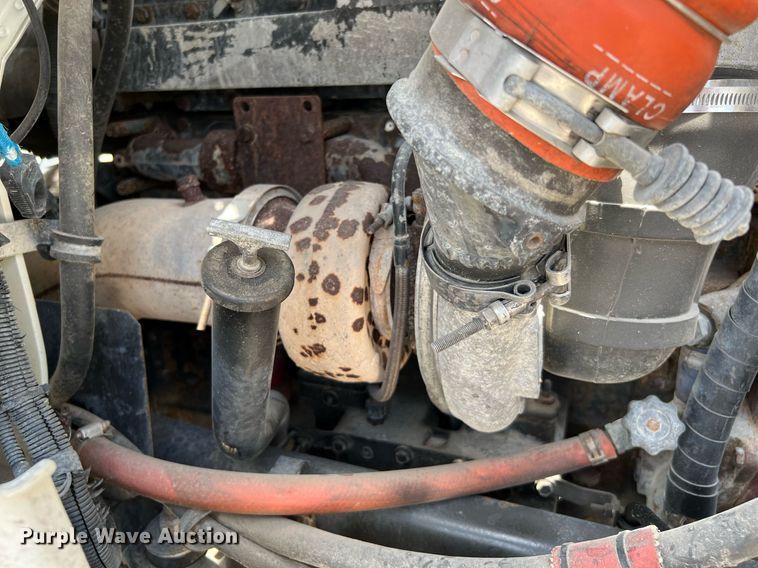 image for item DQ2130 2000 International 9100i  semi truck