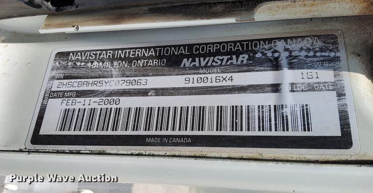 image for item DQ2130 2000 International 9100i  semi truck