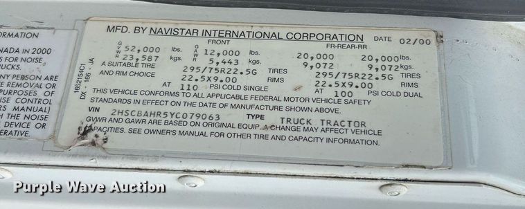 image for item DQ2130 2000 International 9100i  semi truck