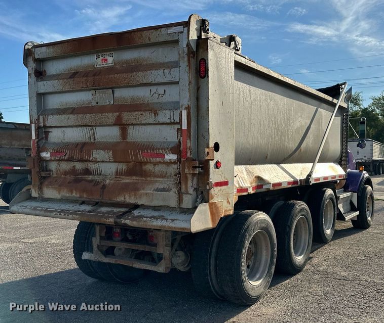 image for item DS2056 2008 Kenworth T800  dump truck