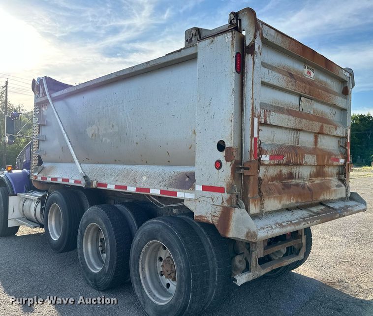 image for item DS2056 2008 Kenworth T800  dump truck