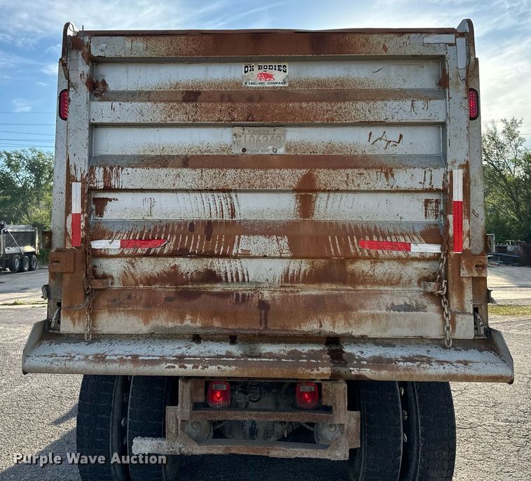 image for item DS2056 2008 Kenworth T800  dump truck