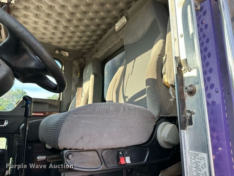 image for item DS2056 2008 Kenworth T800  dump truck