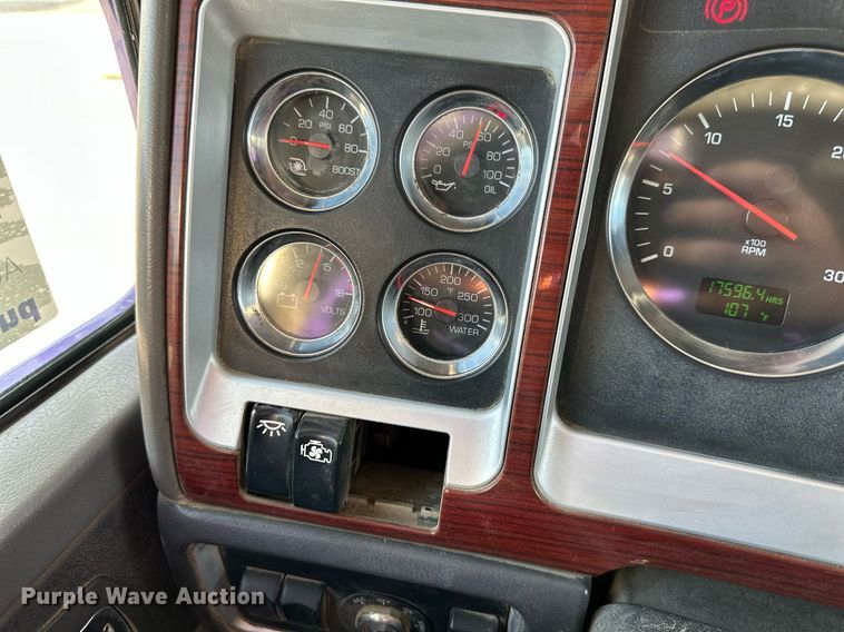 image for item DS2056 2008 Kenworth T800  dump truck