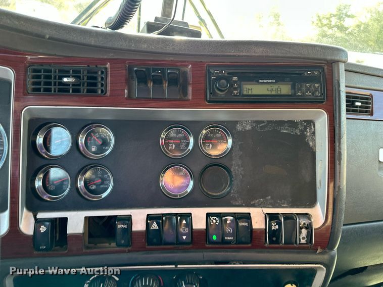 image for item DS2056 2008 Kenworth T800  dump truck