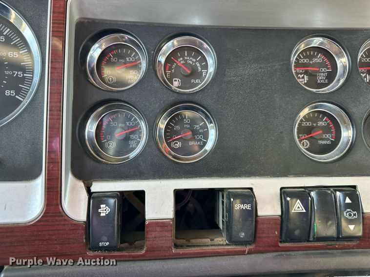 image for item DS2056 2008 Kenworth T800  dump truck