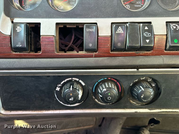 image for item DS2056 2008 Kenworth T800  dump truck