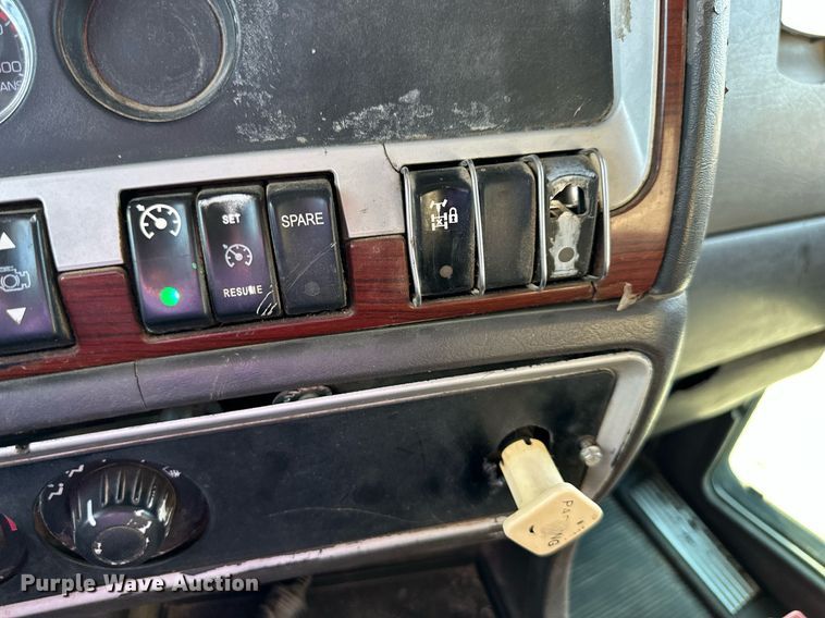 image for item DS2056 2008 Kenworth T800  dump truck