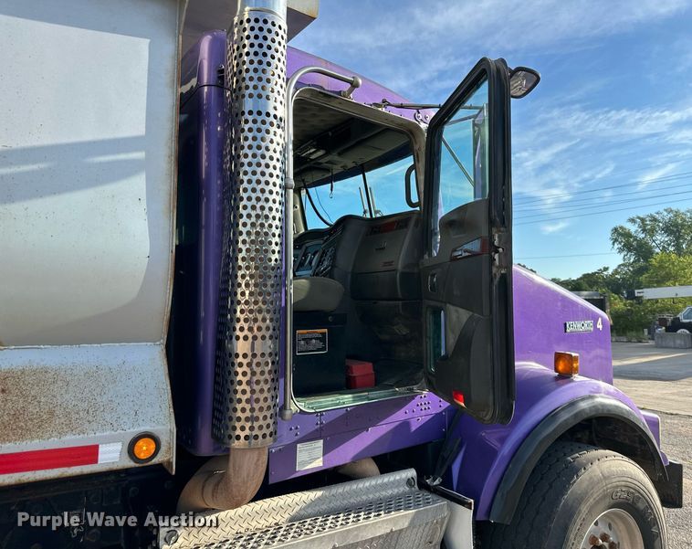 image for item DS2056 2008 Kenworth T800  dump truck