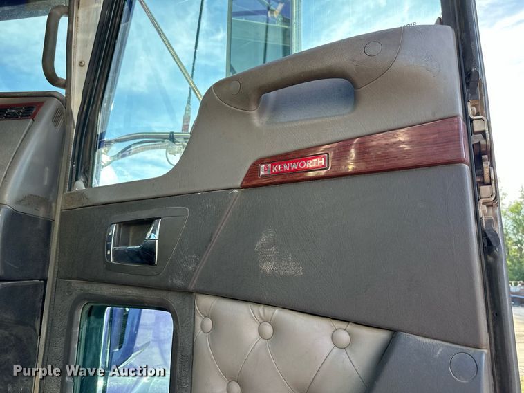 image for item DS2056 2008 Kenworth T800  dump truck