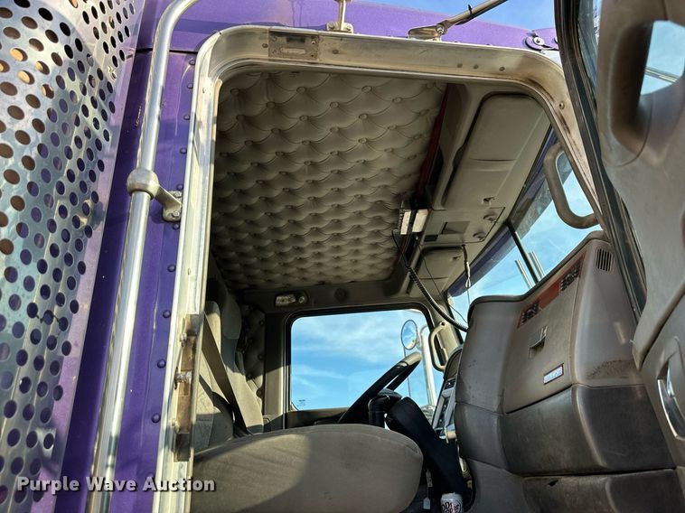 image for item DS2056 2008 Kenworth T800  dump truck