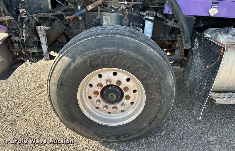 image for item DS2056 2008 Kenworth T800  dump truck