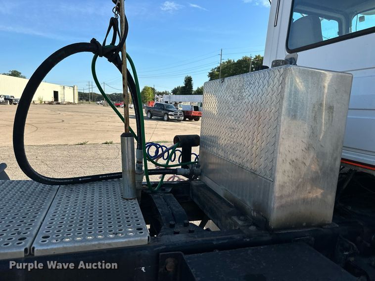 image for item DS2058 2004 Mack CV713 Granite  semi truck