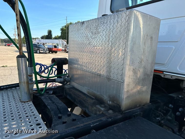 image for item DS2058 2004 Mack CV713 Granite  semi truck