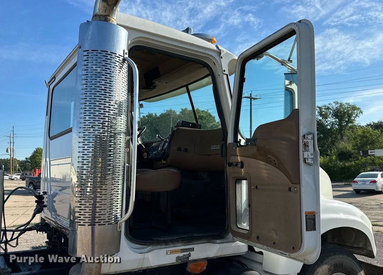 image for item DS2058 2004 Mack CV713 Granite  semi truck