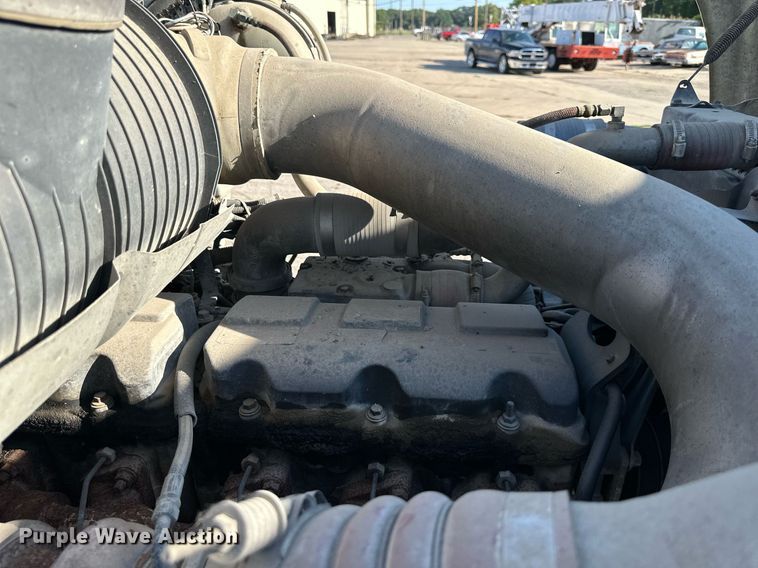 image for item DS2058 2004 Mack CV713 Granite  semi truck