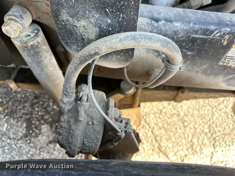 image for item DS2058 2004 Mack CV713 Granite  semi truck